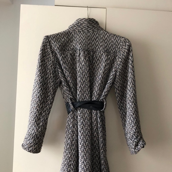 Elegant Beth Bowley Coat - Picture 6 of 6